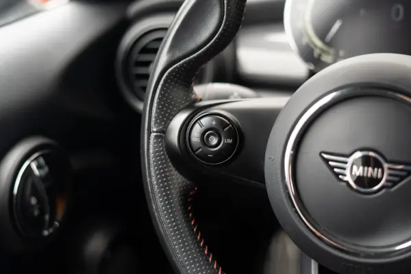 MINI 5 Portas Cooper Premium JCW Auto 8