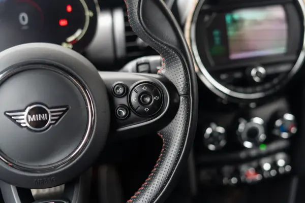 MINI 5 Portas Cooper Premium JCW Auto 9