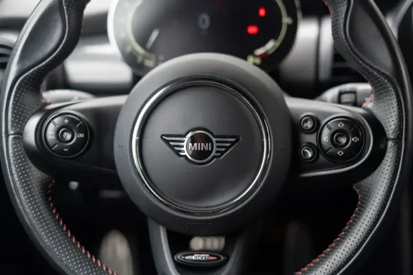 MINI 5 Portas Cooper Premium JCW Auto 10