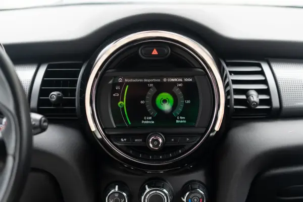 MINI 5 Portas Cooper Premium JCW Auto 17
