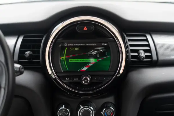 MINI 5 Portas Cooper Premium JCW Auto 18