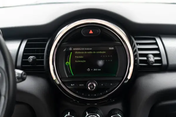MINI 5 Portas Cooper Premium JCW Auto 22