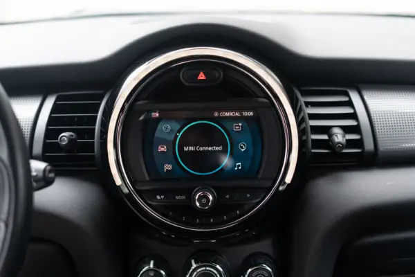MINI 5 Portas Cooper Premium JCW Auto 25