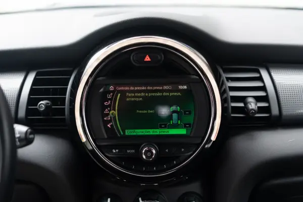 MINI 5 Portas Cooper Premium JCW Auto 27