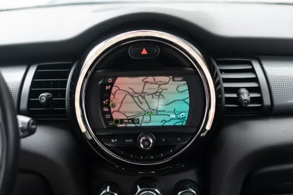 MINI 5 Portas Cooper Premium JCW Auto 28