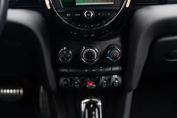 MINI 5 Portas Cooper Premium JCW Auto 35