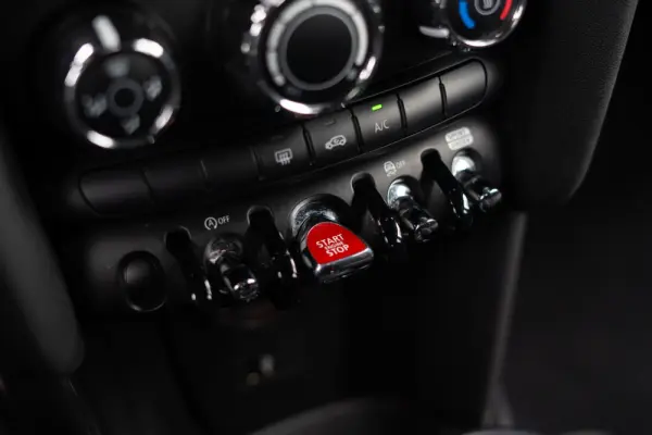 MINI 5 Portas Cooper Premium JCW Auto 38