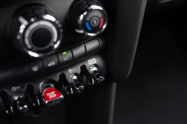 MINI 5 Portas Cooper Premium JCW Auto 39