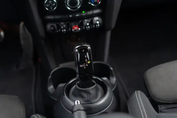 MINI 5 Portas Cooper Premium JCW Auto 40