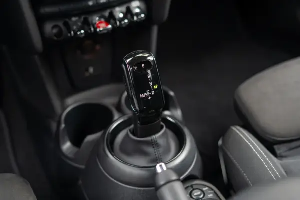 MINI 5 Portas Cooper Premium JCW Auto 41