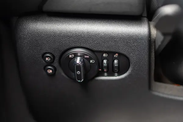 MINI 5 Portas Cooper Premium JCW Auto 44