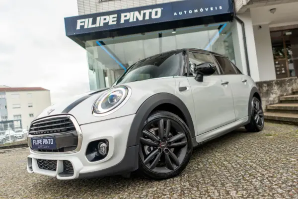 MINI 5 Portas Cooper Premium JCW Auto 57