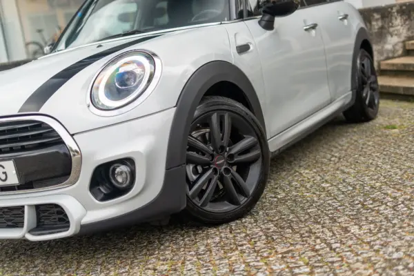 MINI 5 Portas Cooper Premium JCW Auto 60