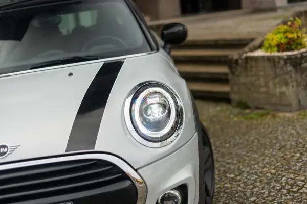 MINI 5 Portas Cooper Premium JCW Auto 64