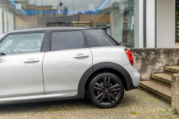 MINI 5 Portas Cooper Premium JCW Auto 70