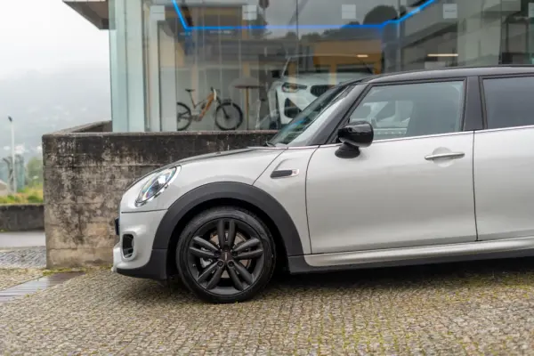 MINI 5 Portas Cooper Premium JCW Auto 69