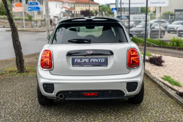 MINI 5 Portas Cooper Premium JCW Auto 76