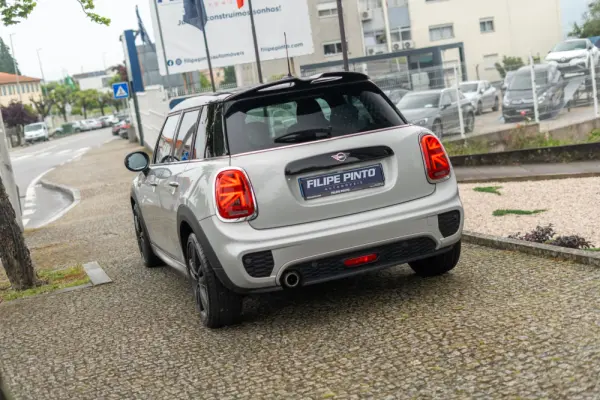 MINI 5 Portas Cooper Premium JCW Auto 77