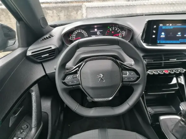 Peugeot 2008 1.2 PureTech Allure Pack 8