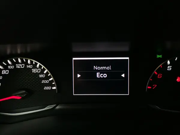 Peugeot 2008 1.2 PureTech Allure Pack 9