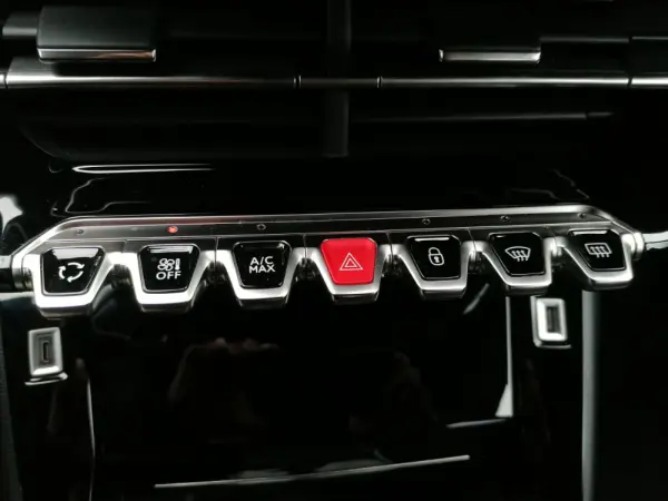 Peugeot 2008 1.2 PureTech Allure Pack 17