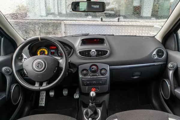 Renault Clio 2.0 16V RS 7