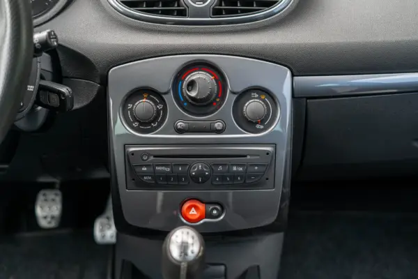 Renault Clio 2.0 16V RS 12
