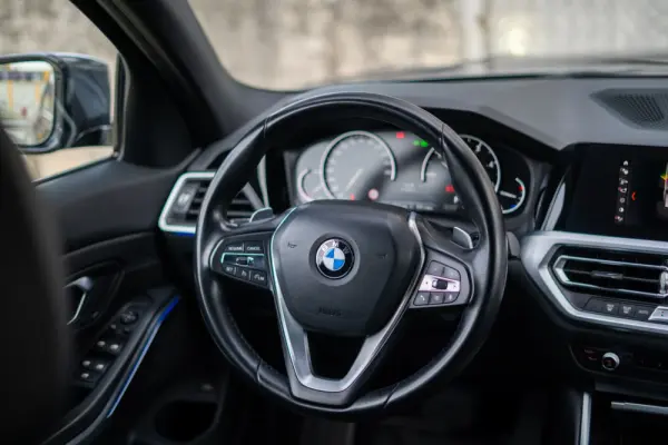 BMW 320 d Line Sport Shadow Auto 9