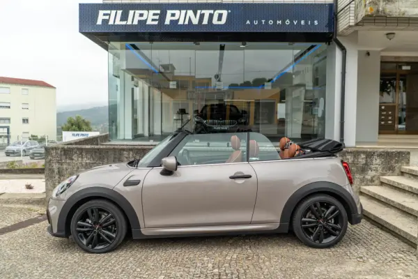 MINI Cabrio Cooper Premium Extra JCW Auto 3