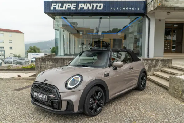 MINI Cabrio Cooper Premium Extra JCW Auto 31