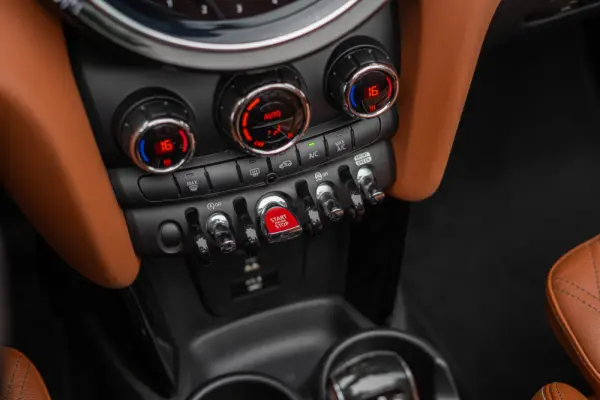 MINI Cabrio Cooper Premium Extra JCW Auto 41