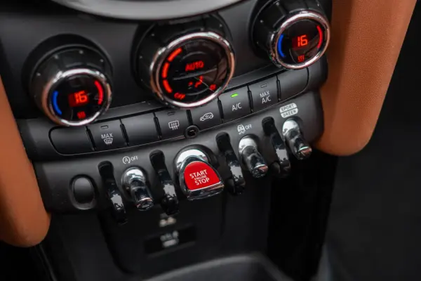 MINI Cabrio Cooper Premium Extra JCW Auto 43