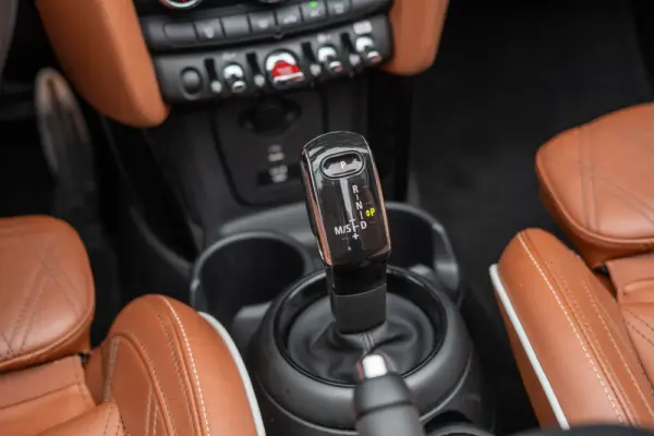 MINI Cabrio Cooper Premium Extra JCW Auto 44