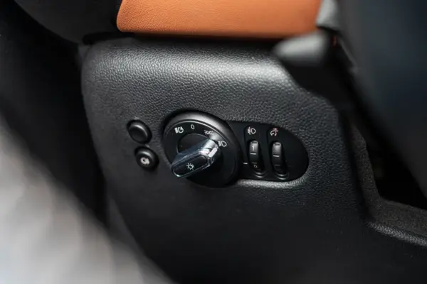MINI Cabrio Cooper Premium Extra JCW Auto 47