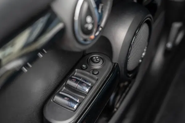 MINI Cabrio Cooper Premium Extra JCW Auto 49