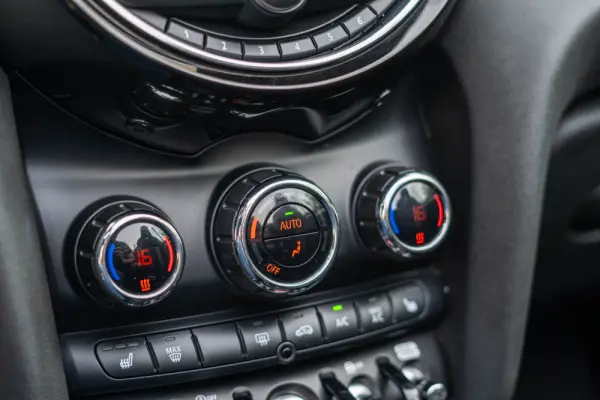 MINI Cabrio Cooper Premium Extra JCW Auto 28