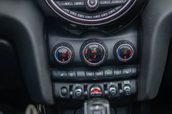 MINI Cabrio Cooper Premium Extra JCW Auto 29