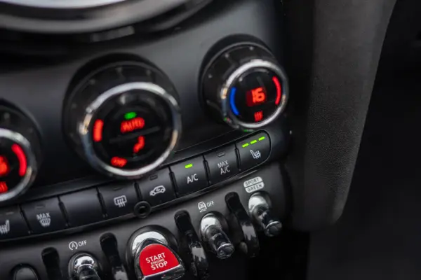 MINI Cabrio Cooper Premium Extra JCW Auto 31
