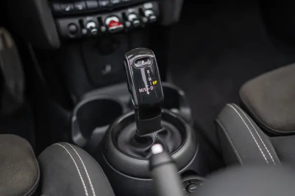 MINI Cabrio Cooper Premium Extra JCW Auto 33