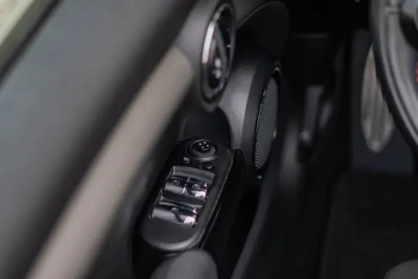 MINI Cabrio Cooper Premium Extra JCW Auto 36