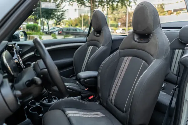 MINI Cabrio Cooper Premium Extra JCW Auto 37