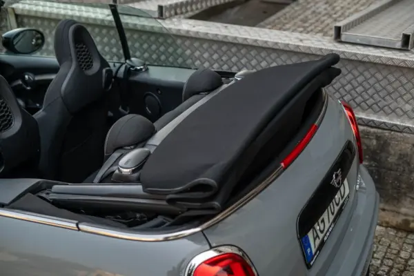 MINI Cabrio Cooper Premium Extra JCW Auto 46