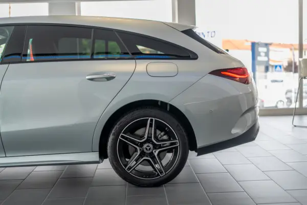 Mercedes-Benz CLA 250 e Shooting Brake AMG Line 102