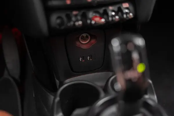 MINI 5 Portas Cooper D Auto 32