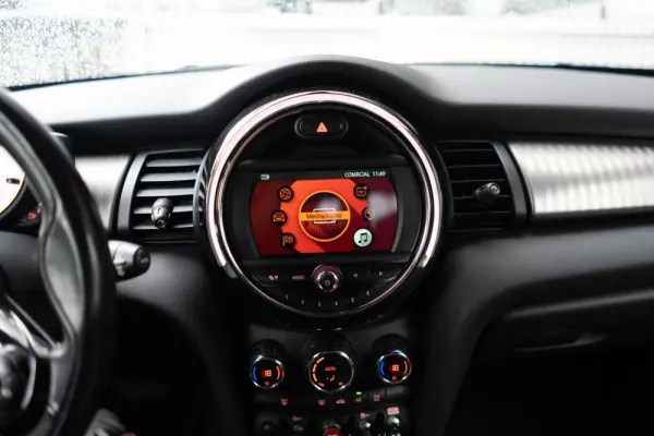 MINI 5 Portas Cooper D Auto 66