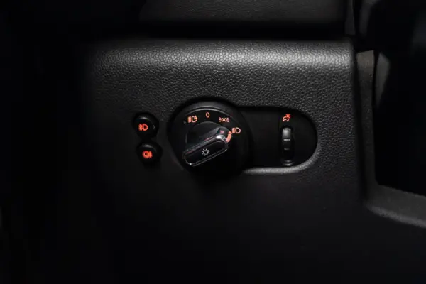 MINI 5 Portas Cooper D Auto 33
