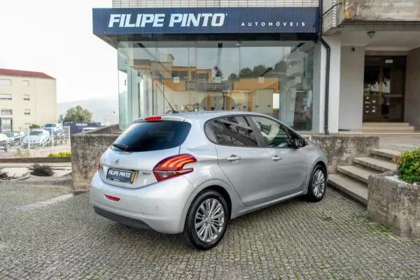 Peugeot 208 1.2 PureTech Style 4