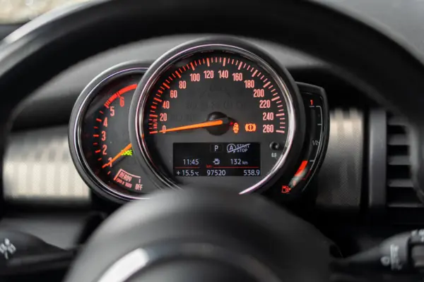 MINI 5 Portas Cooper D Auto 15