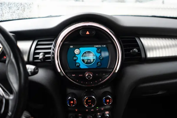 MINI 5 Portas Cooper D Auto 63