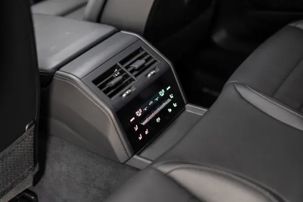 Porsche Panamera 4S E-Hybrid 77